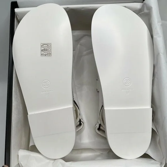 Chanel Dad Sandals NIB White Black Leather CC Logo Flats Strappy Sandals - Picture 3 of 9
